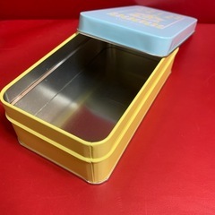 お菓子、お茶の空き缶4つの画像
