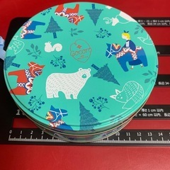 お菓子、お茶の空き缶4つの画像