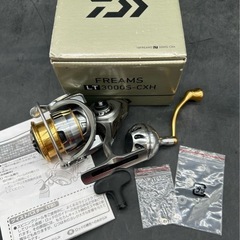 美品 0347 DAIWA ダイワ スピニングリール 18FRE...