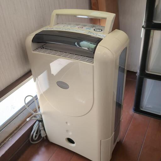 除湿機（HITACHI） (茶々) 加治木の季節、空調家電《除湿器》の