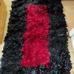 カーペット。黒と赤、170x110cm