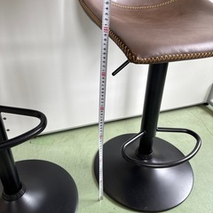 お引渡し決定！♪491 昇降式カウンターチェア 2個セット バーチェア  ハイチェア カフェチェア モダンチェア アイランドチェア  足置きあり 高さ調節レバー付き 背もたれあり レザー調 ブラウン オシャレ 回転式 オシャレチェアの画像