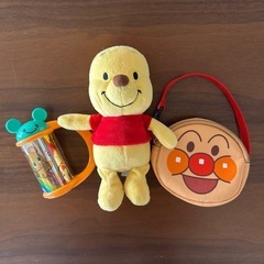 【美品３点セット】プーさん人形、アンパンマンポーチ、ガラガラ
