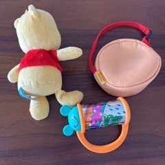 【美品３点セット】プーさん人形、アンパンマンポーチ、ガラガラの画像