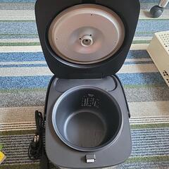 炊飯器　YAMAZEN　モデル: YJB-300　の画像