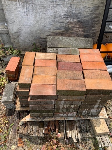 コンクリート敷板50枚（未使用、使用済み混在）