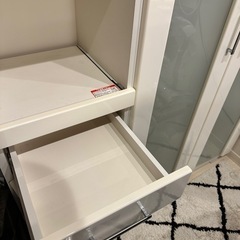 ホワイト色の食器棚(状態良いです)の画像