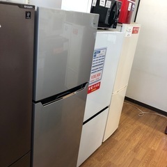 安心の6ヶ月保証付　Hisense 2ドア冷蔵庫　227L 20...
