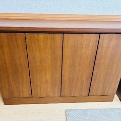 キャビネット（扉付き収納棚）