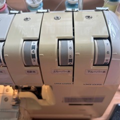 お値下げ！JAGUAR EPOCHLOCK FJ-777DW ロックミシンの画像