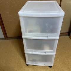 無料でお譲りします　3段整理棚　収納ケース
コマ付き
