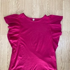 ユニクロ フリルTシャツの画像