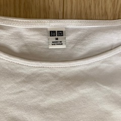 ユニクロ フリルTシャツの画像