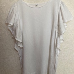 ユニクロ フリルTシャツの画像