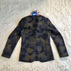 イタリア製　オシャレデザインのHCRのウールジャケット　新品　￥63800円の画像