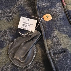 イタリア製　オシャレデザインのHCRのウールジャケット　新品　￥63800円の画像
