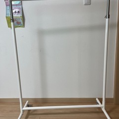 ハンガーラック　洋服掛け