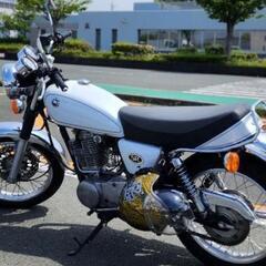 車検２年付き　希少　2004年式SR400 ホワイト　キャブ車　マフラー以外純正　車検対応マフラー　の画像