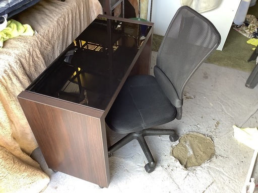 【リサイクルサービス八光】幅90㎝　ダークブラウン　ガラス天板　キャスター付きデスクセット