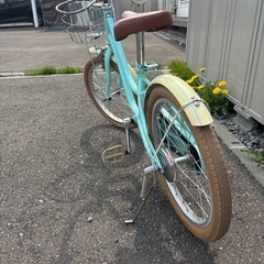 すみっこぐらし自転車補助輪ありの画像