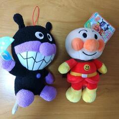 アンパンマンとバイキンマンのぬいぐるみ