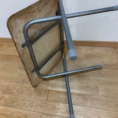 小さいテーブルの画像
