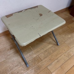 小さいテーブル