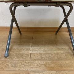 小さいテーブルの画像