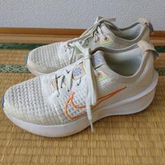 ランニングシューズ（ナイキ　インタラクト　ラン）