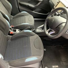 ご成約しました　短期出品　特別価格　美車　コミコミ価格　平成27年　プジョー208　プレミアム　車検有　低走行の画像