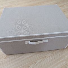 ニトリ折りたためる収納ケース4つ