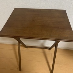 折りたためる1人用テーブル