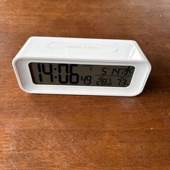 デジタル置き型目覚まし時計