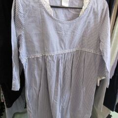 シャツ　ワンピース他　未使用品もあります