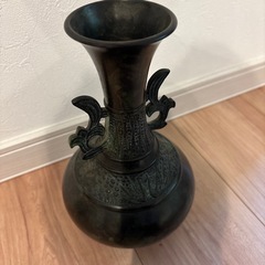 孔雀のシックな花瓶の画像