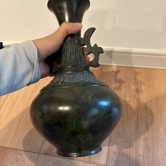 孔雀のシックな花瓶の画像