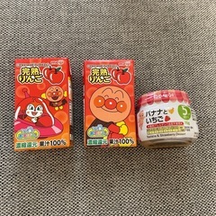 リンゴジュースとバナナといちご