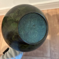孔雀のシックな花瓶の画像