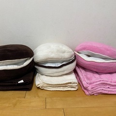 マカロン型クッション（ブランケット付）の画像