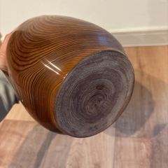 木目が美しい花器の画像