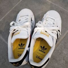 adidas　SUPERSTARディズニーコラボスニーカー(レデ...