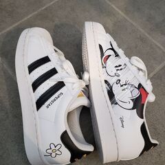 adidas　SUPERSTARディズニーコラボスニーカー(レディース)の画像