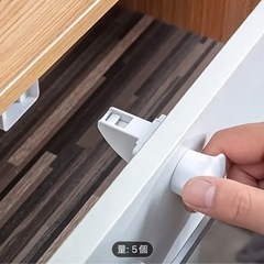 新品！秘密の鍵！磁石で解錠！4個セット！チャイルドロック！赤ちゃん！ベイビー！子どもいたずら防止！の画像