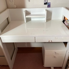 IKEAデスク　ホワイト　小さめ