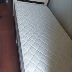 美品！【シングルベッド】18cmマットレス付き