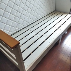 美品！【シングルベッド】18cmマットレス付きの画像