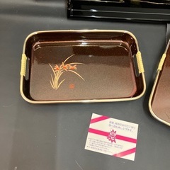 未使用漆器トレーセット 黒と茶色 花柄 お盆 角盆 トレー 漆芸