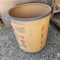丸い大きな入れ物　直径66cm  