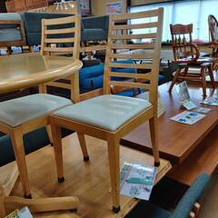 【愛品倶楽部柏店】秋田木工 円卓ダイニング5点セット ナラ材 天板塗装ワレ ③の画像