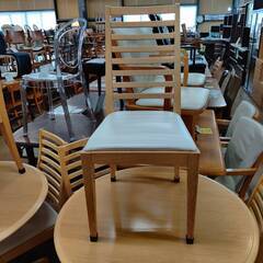 【愛品倶楽部柏店】秋田木工 円卓ダイニング5点セット ナラ材 天板塗装ワレ ②の画像